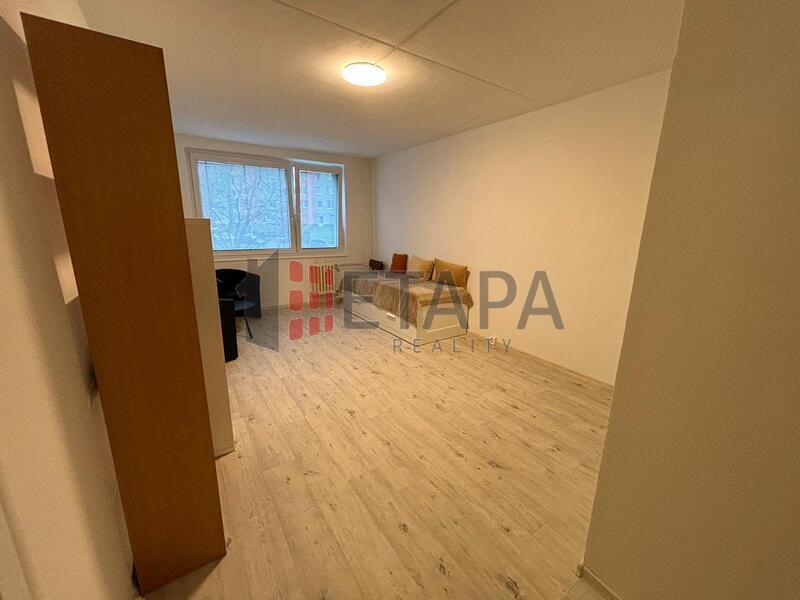 Pronájem bytu 1kk 29 m2 s komorou v ul. Rochovská na sídlišti Lehovec, Praha - Hloubětín