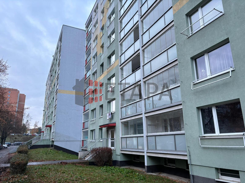 Pronájem bytu 1kk 29 m2 s komorou v ul. Rochovská na sídlišti Lehovec, Praha - Hloubětín