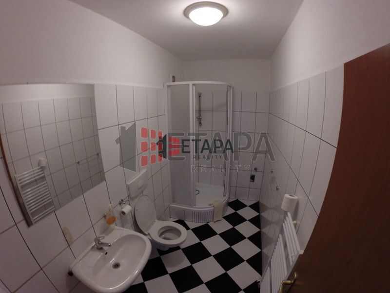 Pronájem vybavené garsoniéry 32 m2 v Pekárenské ulici v Českých Budějovicích