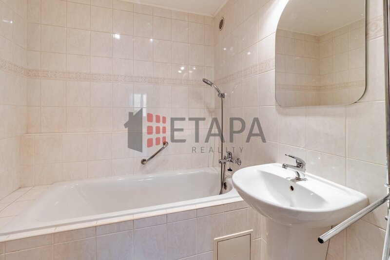 Prodej bytu 4+1 s lodžií v ulici Budovatelská v Trhových Svinech.