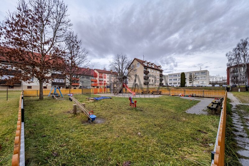 Prodej bytu 4+1 s lodžií v ulici Budovatelská v Trhových Svinech.