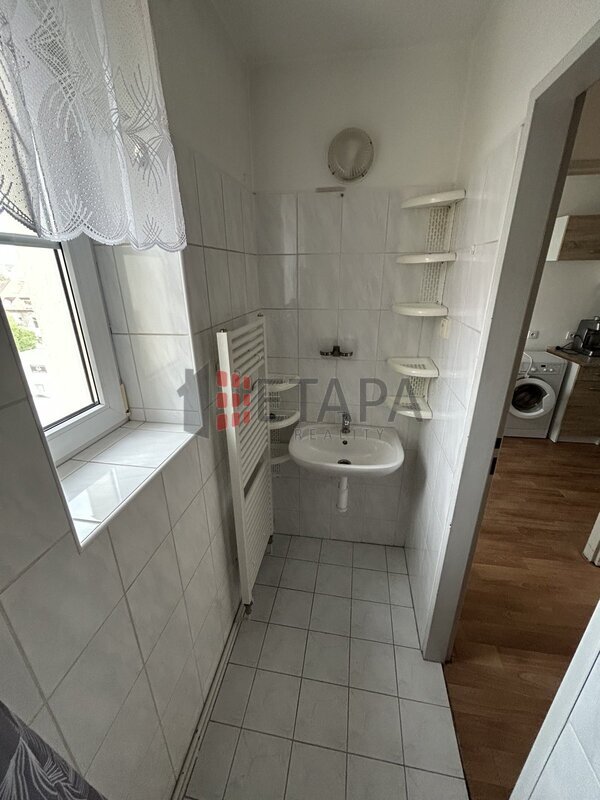 Nabízíme k pronájmu byt 1+1 o ploše 42 m² v Klavíkově ul. v Českých Budějovicích