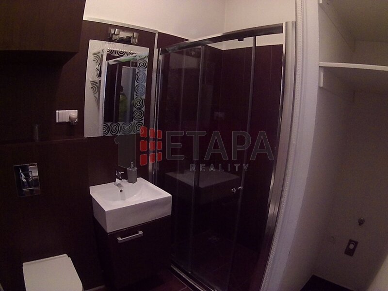 Pronájem zrekonstruované garsoniery 25 m2 v ul. J.Š.Baara v Českých Budějovicích