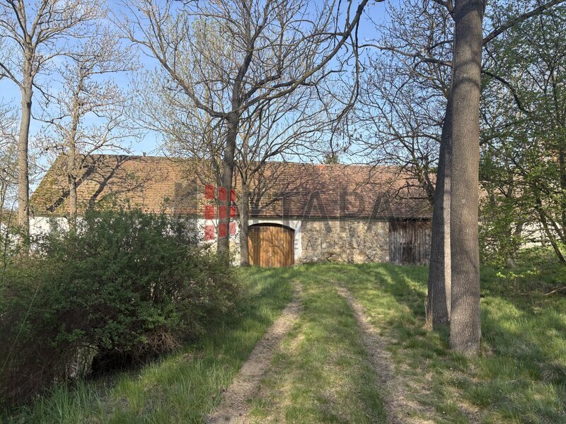 Zemědělská usedlost s developerským potenciálem – Kbelnice, Strakonicko (7 719 m²)