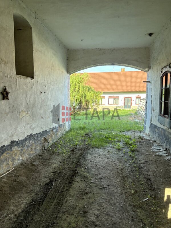 Zemědělská usedlost s developerským potenciálem – Kbelnice, Strakonicko (7 719 m²)