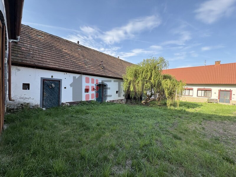 Zemědělská usedlost s developerským potenciálem – Kbelnice, Strakonicko (7 719 m²)