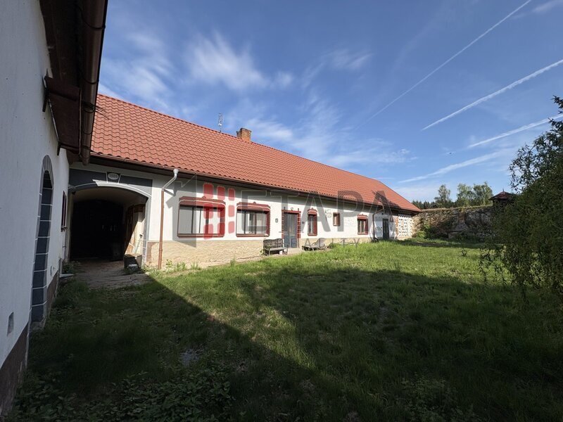 Zemědělská usedlost s developerským potenciálem – Kbelnice, Strakonicko (7 719 m²)