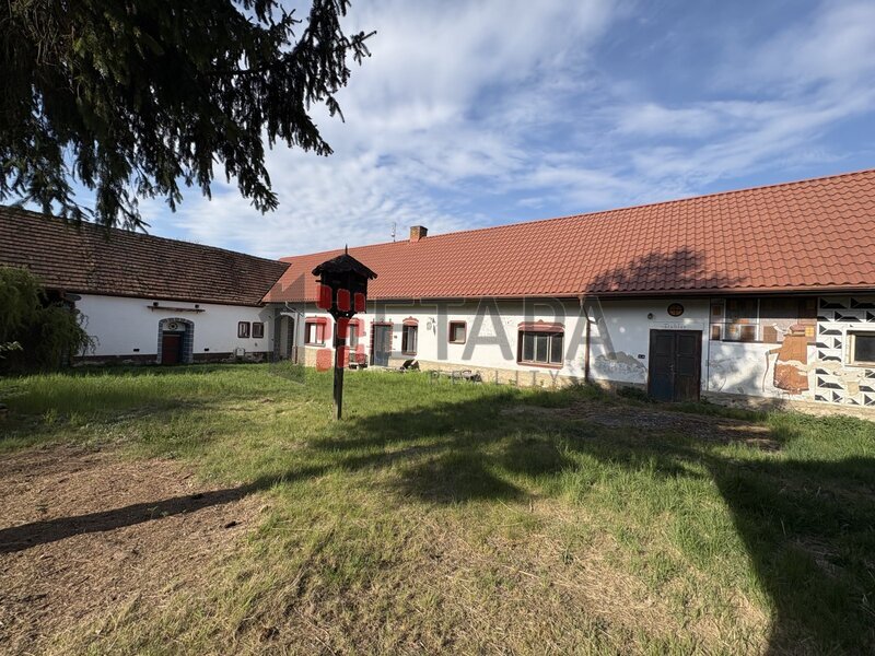 Zemědělská usedlost s developerským potenciálem – Kbelnice, Strakonicko (7 719 m²)