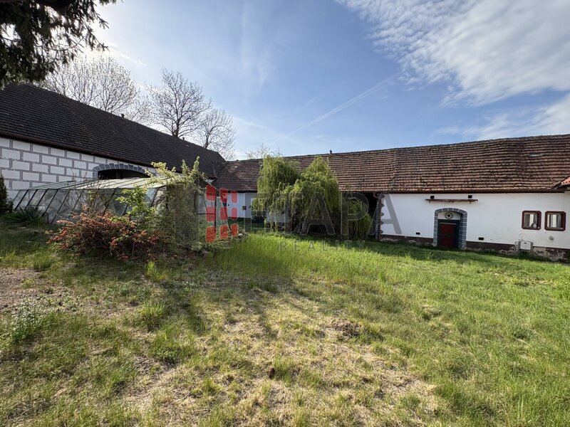Zemědělská usedlost s developerským potenciálem – Kbelnice, Strakonicko (7 719 m²)