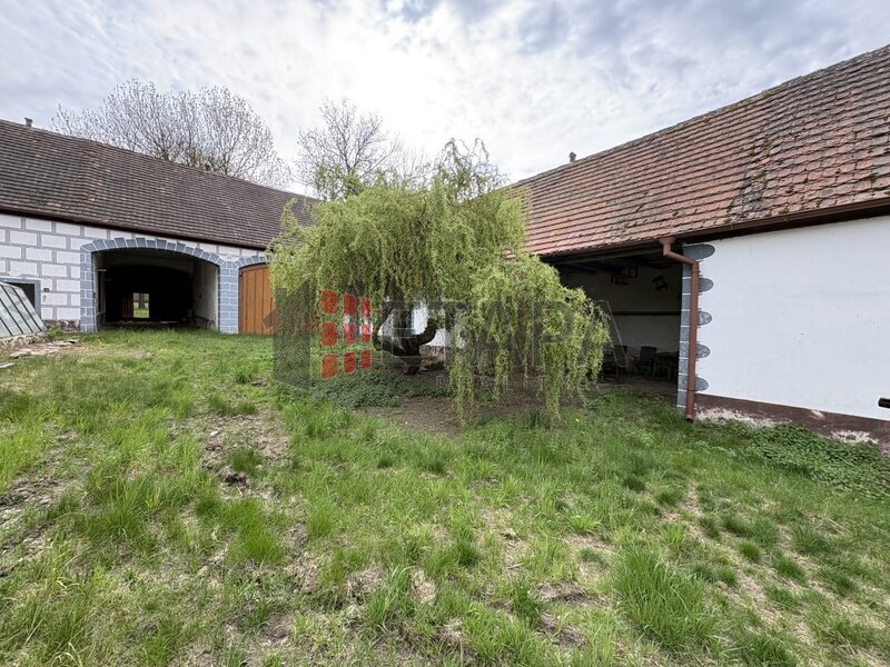 Zemědělská usedlost s developerským potenciálem – Kbelnice, Strakonicko (7 719 m²)