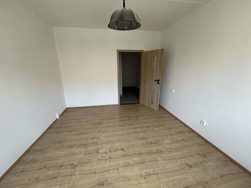 Pronájem zrekonstruovaného bytu 2kk s lodžií v ul. Krčínova v Č.Budějovicích