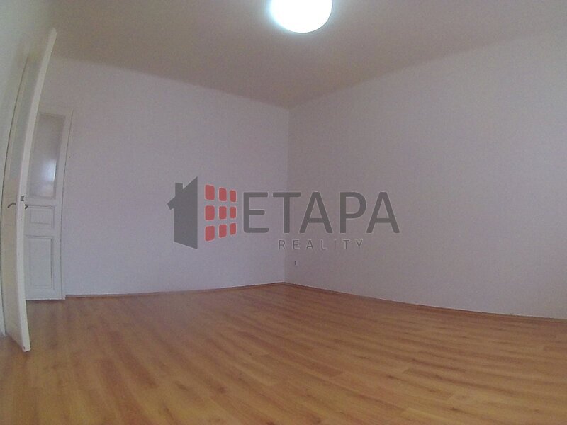 Pronájem bytu 2+1 v domě po celkové rekonstrukci v Chelčického ulici v Českých Budějovicích