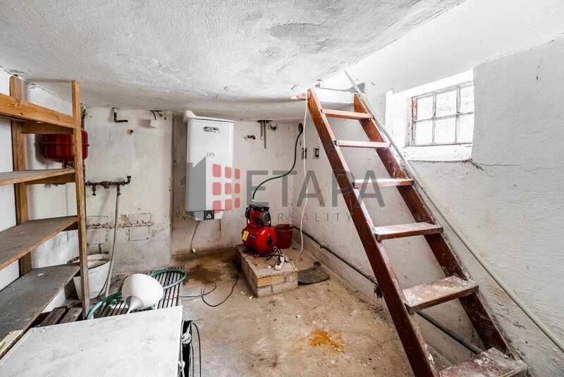 Prodej zděné chaty s vlastním pozemkem u obce Břehov.