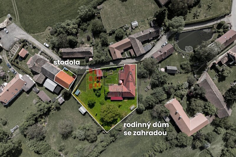 Rodinný dům s atmosférou chalupy a krásnou zahradou v Pohoří u Mirovic.
