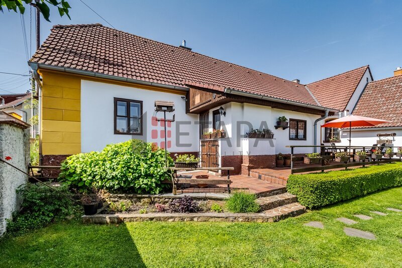 Rodinný dům s atmosférou chalupy a krásnou zahradou v Pohoří u Mirovic.