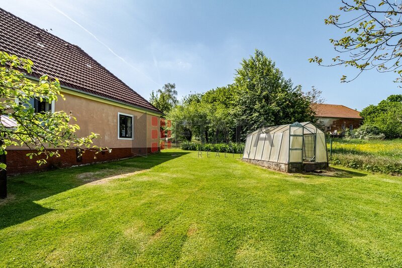 Rodinný dům s atmosférou chalupy a krásnou zahradou v Pohoří u Mirovic.