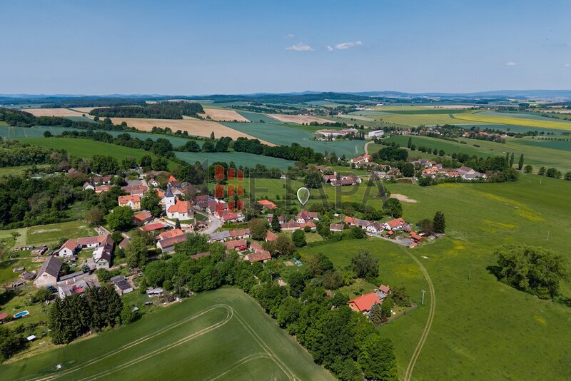 Rodinný dům s atmosférou chalupy a krásnou zahradou v Pohoří u Mirovic.