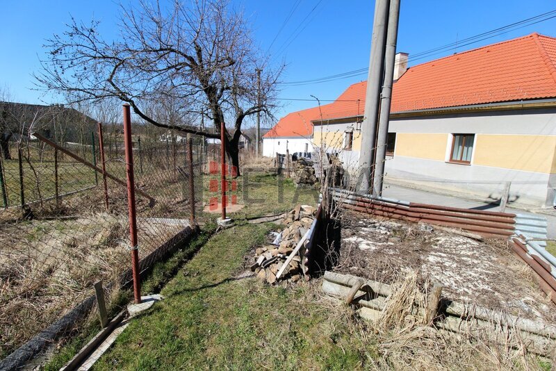 Prodej venkovského domu se zahradou v obci Netěchovice.