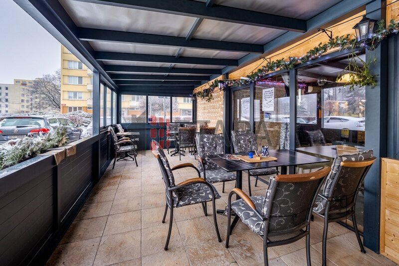 Prodej 100% podílu v s. r. o. s budovou v Českých Budějovicích.