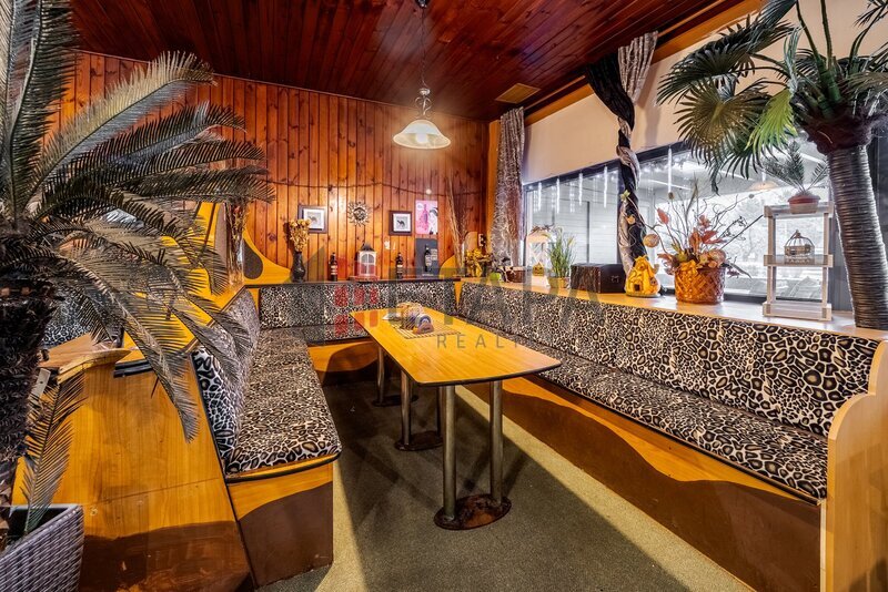 Prodej 100% podílu v s. r. o. s budovou v Českých Budějovicích.