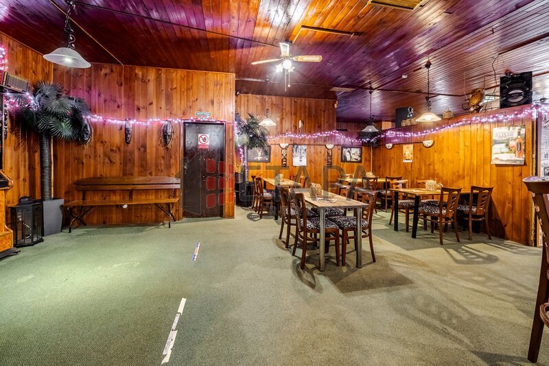 Prodej 100% podílu v s. r. o. s budovou v Českých Budějovicích.