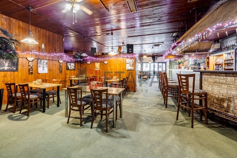 Prodej 100% podílu v s. r. o. s budovou v Českých Budějovicích.