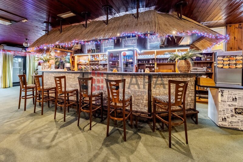 Prodej 100% podílu v s. r. o. s budovou v Českých Budějovicích.