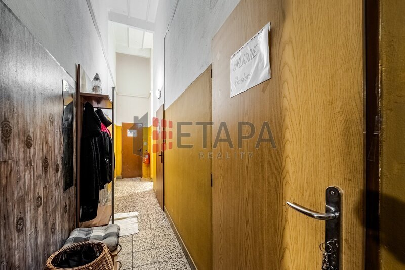 Prodej 100% podílu v s. r. o. s budovou v Českých Budějovicích.