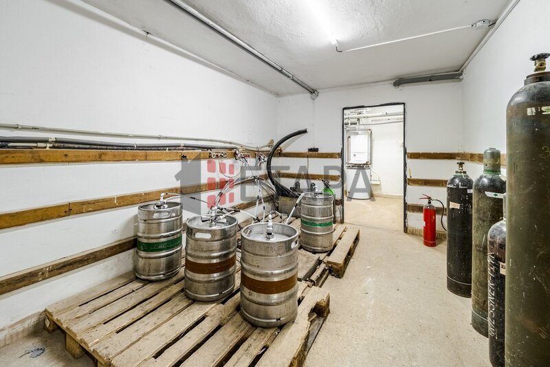 Prodej 100% podílu v s. r. o. s budovou v Českých Budějovicích.