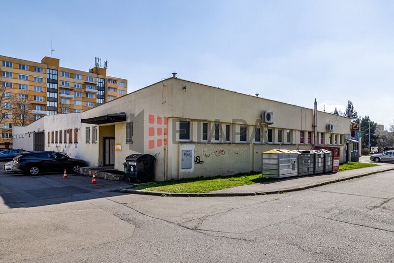 Prodej 100% podílu v s. r. o. s budovou v Českých Budějovicích.